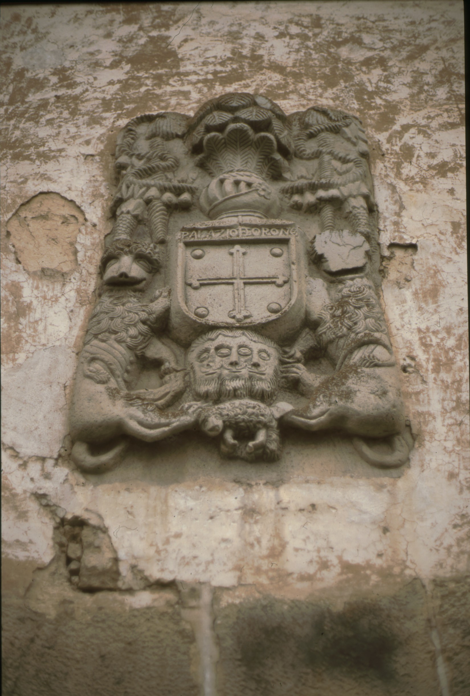 escudo_palacio_oronoz_3.jpg