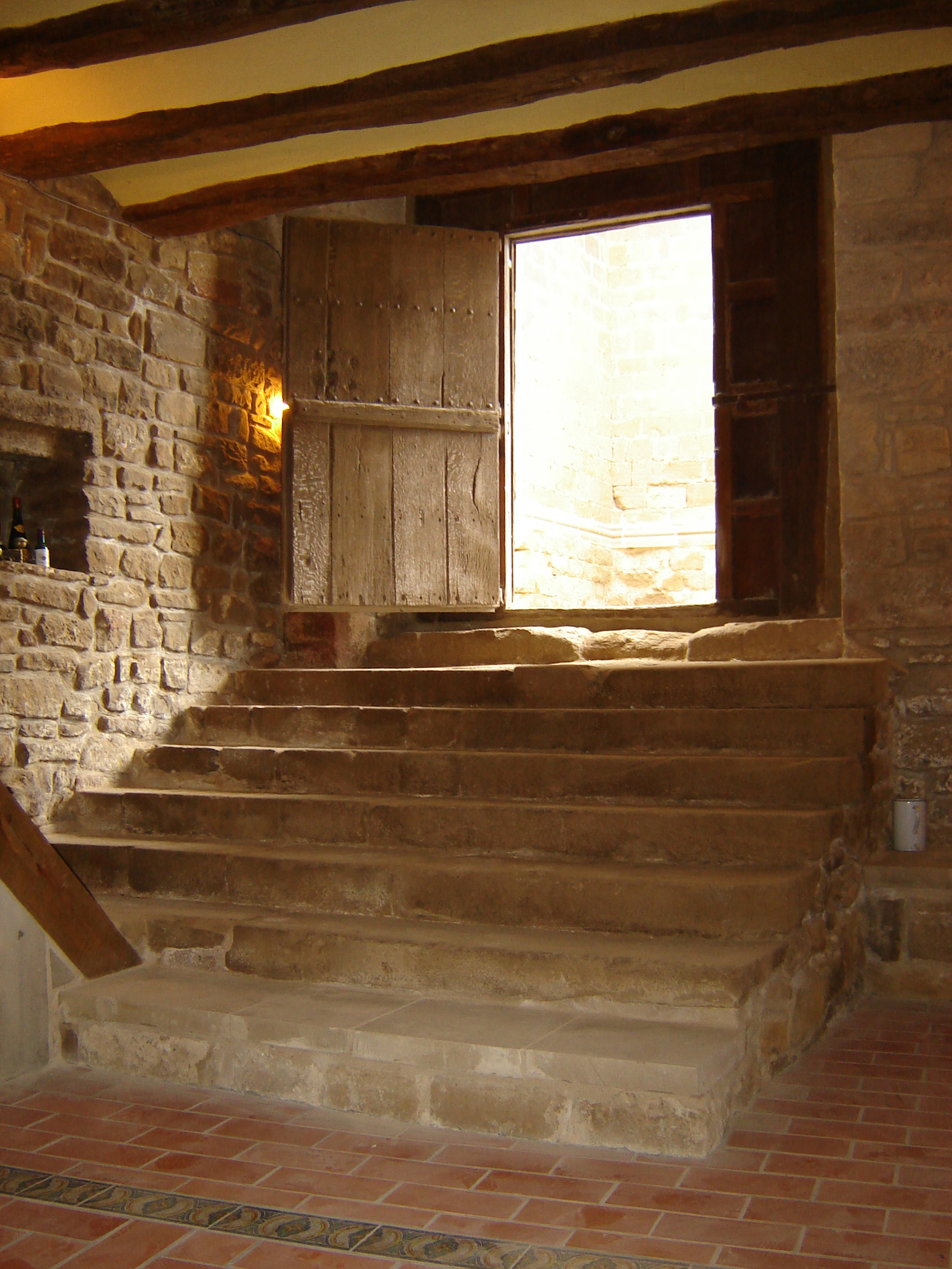 Salida de la casa por esta puerta lateral. (JAV)