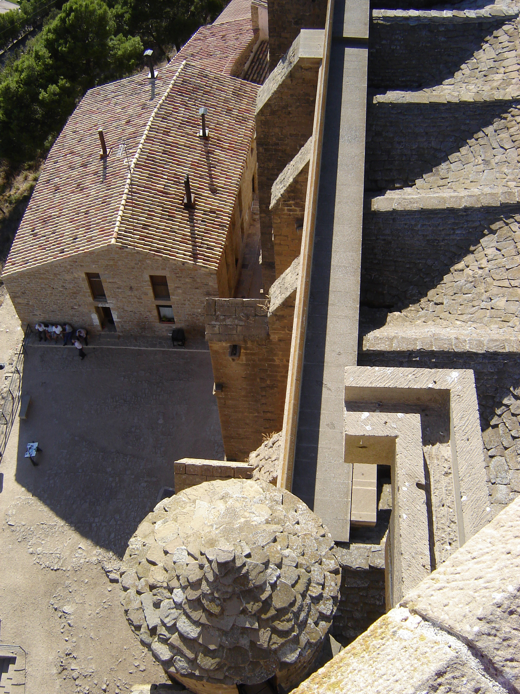 Lado Sur del Cerco, ocupado por la Casa Rural El Diezmo y el lugar conocido como La Chofeta. (JAV)