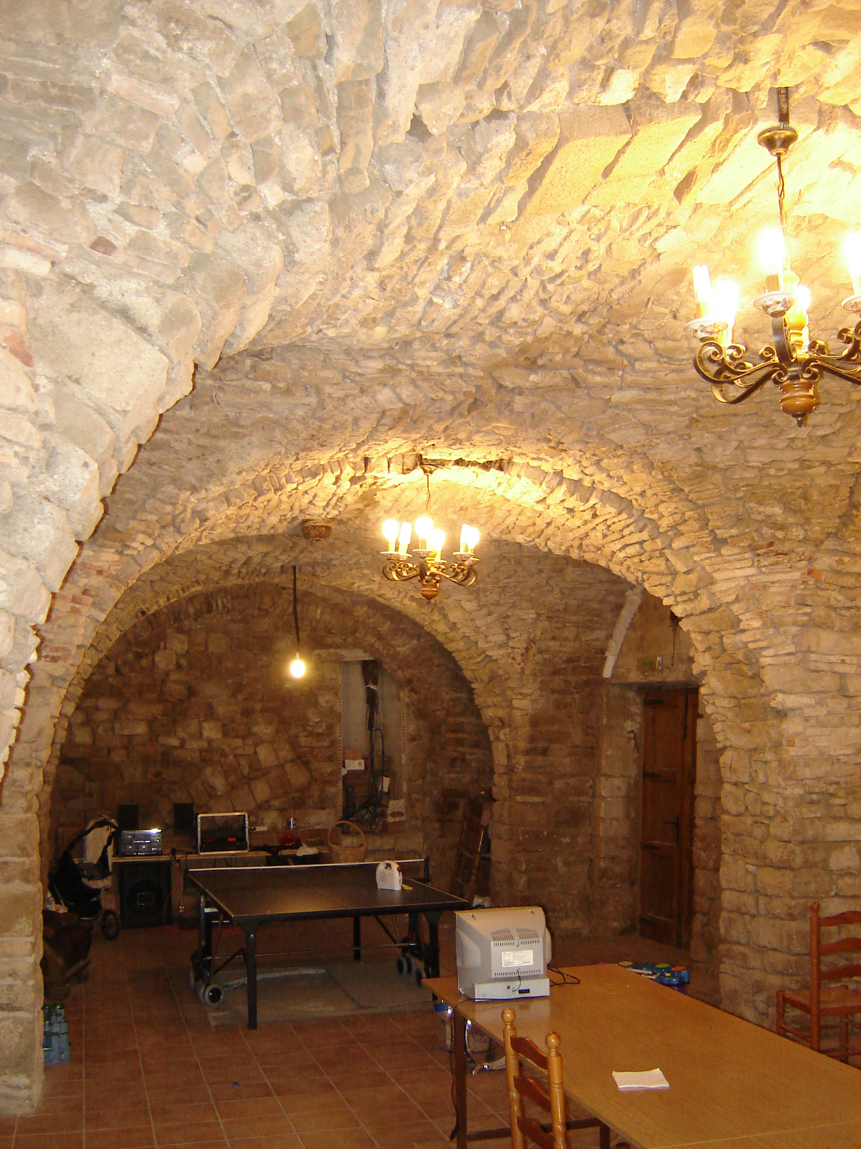 Primera bodega de la Casa Rural. Tradicionalmente, esta casa se conocía como Casa de los Canónigos. (JAV)