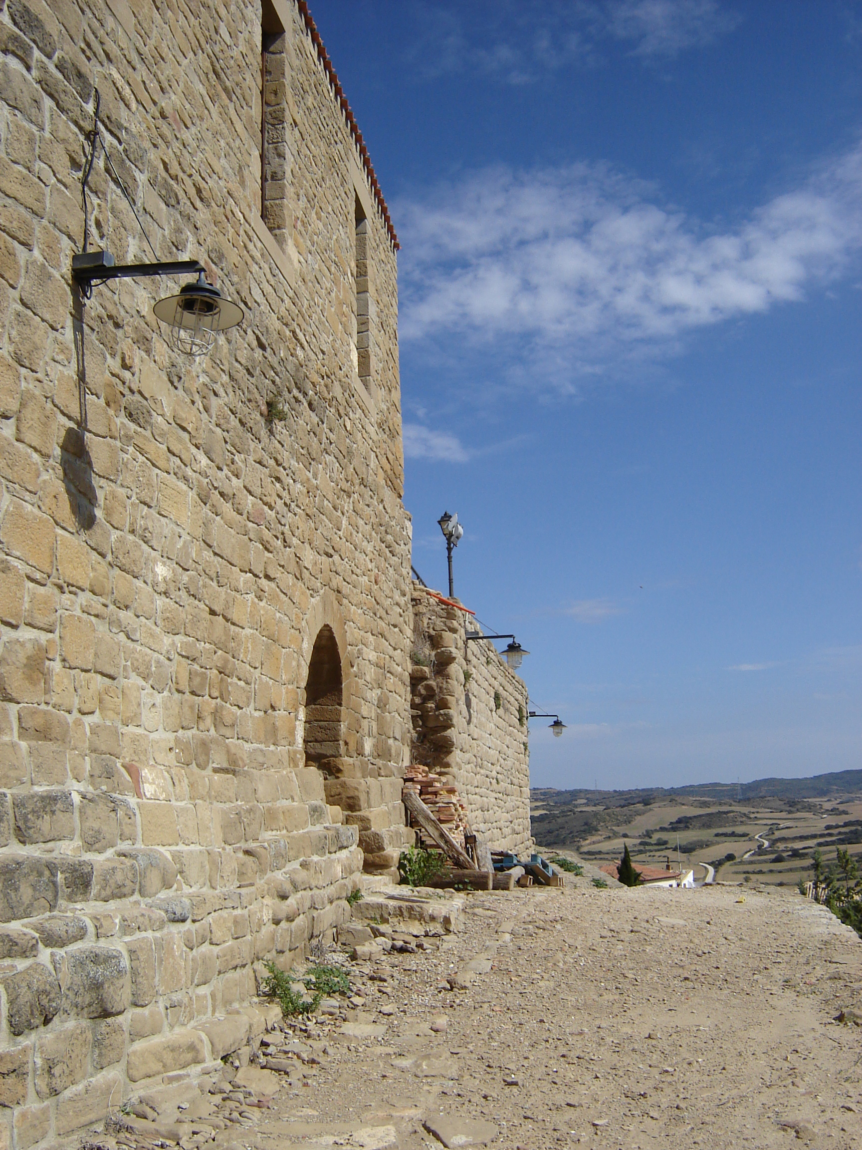 Exterior de la muralla. Camino de acceso al Cerco por Remahua. (JAV)