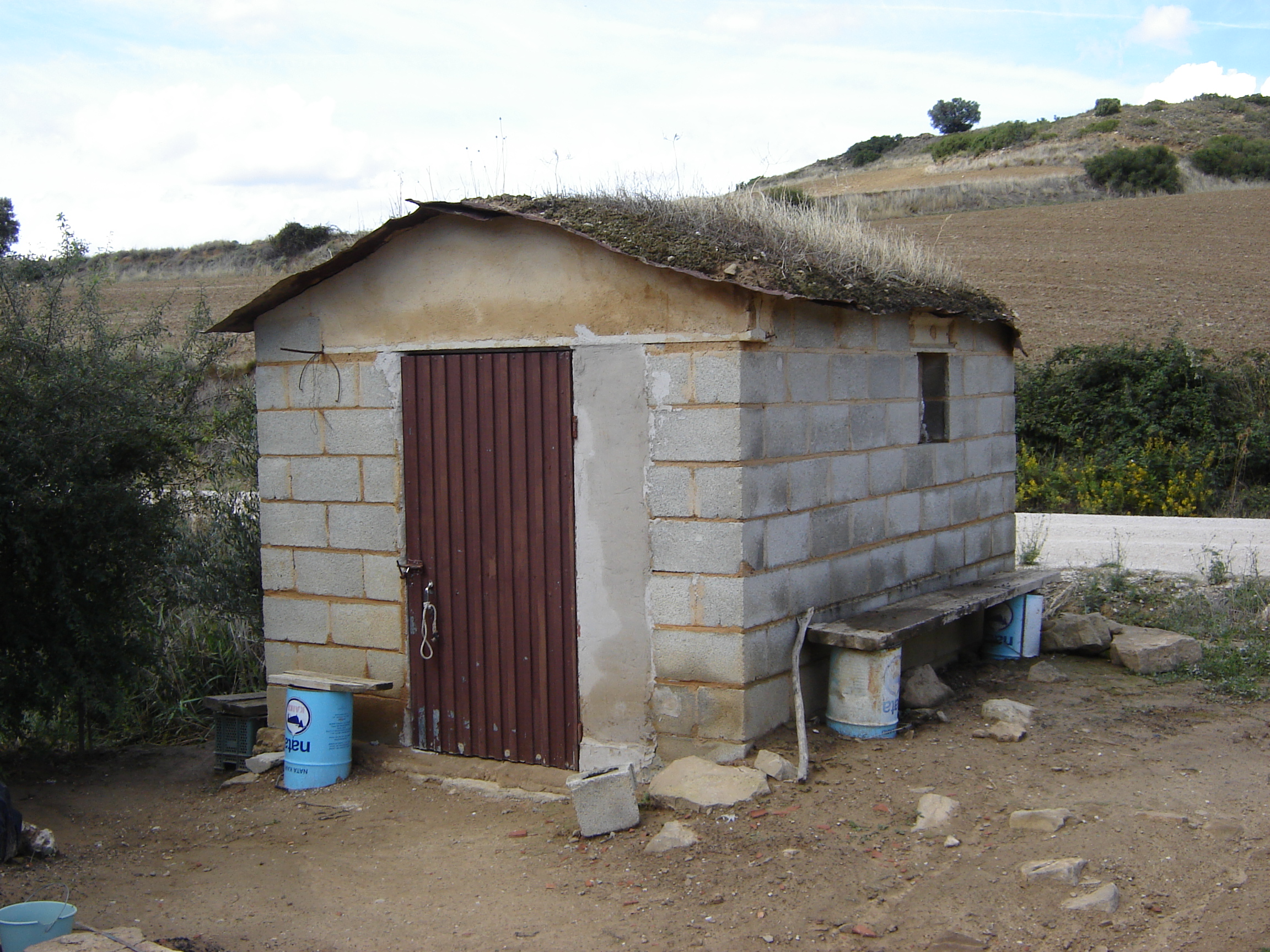 Vista frontal de la moderna cabaña. (JAV)