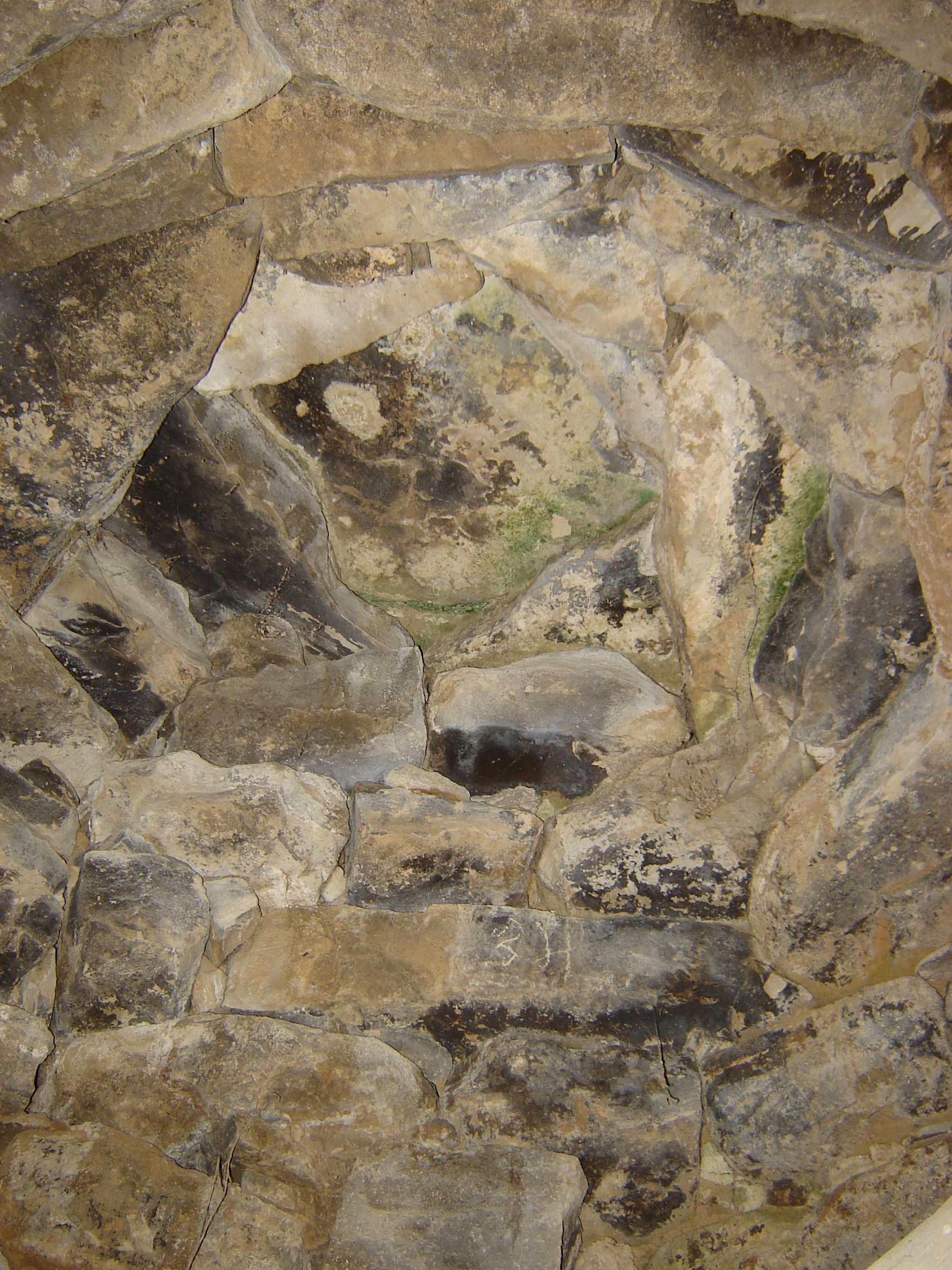 Detalle de la falsa cúpula, ennegrecida por el humo. (JAV)