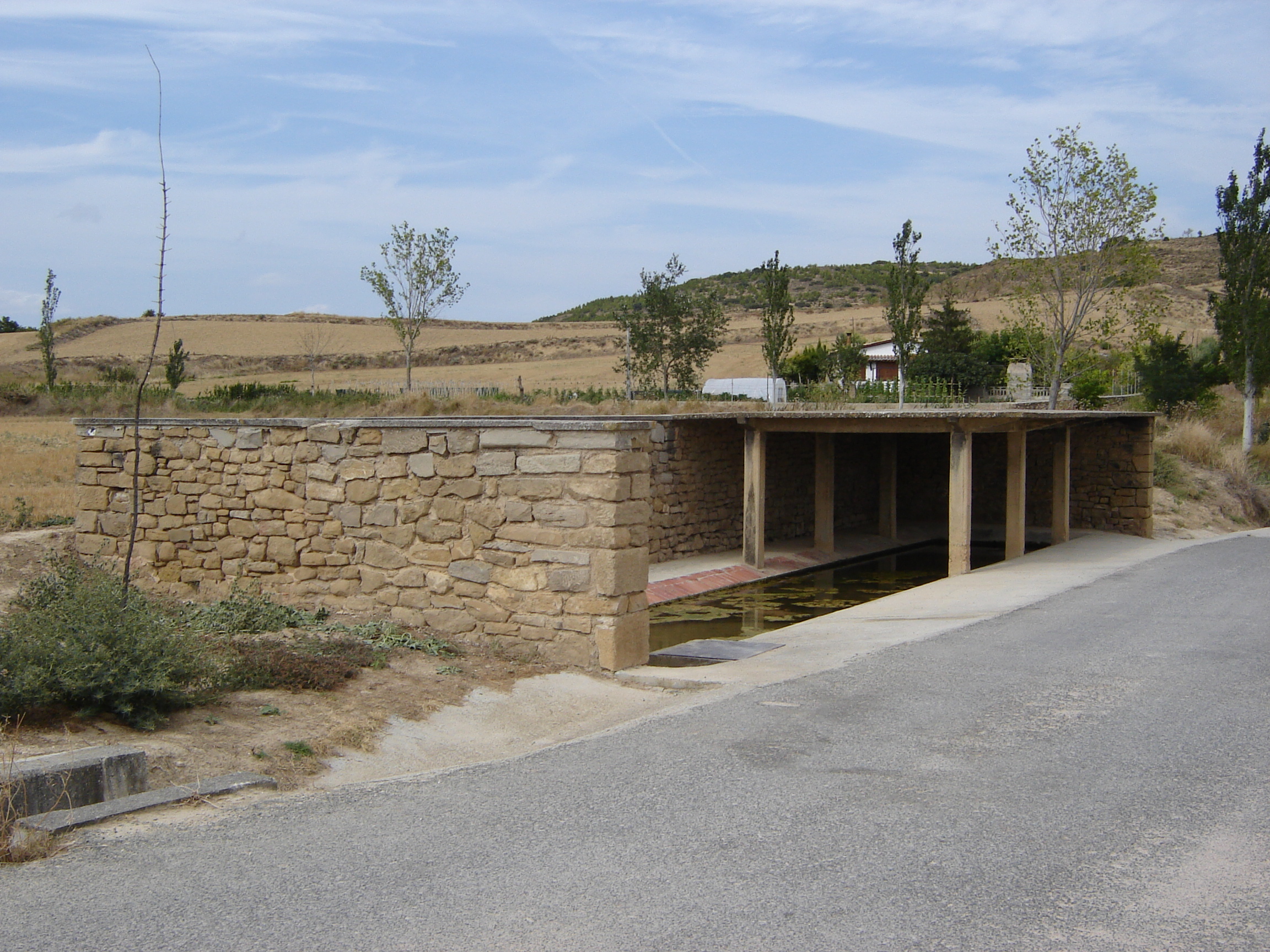 Lavadero nuevo de Artajona. (JAV)