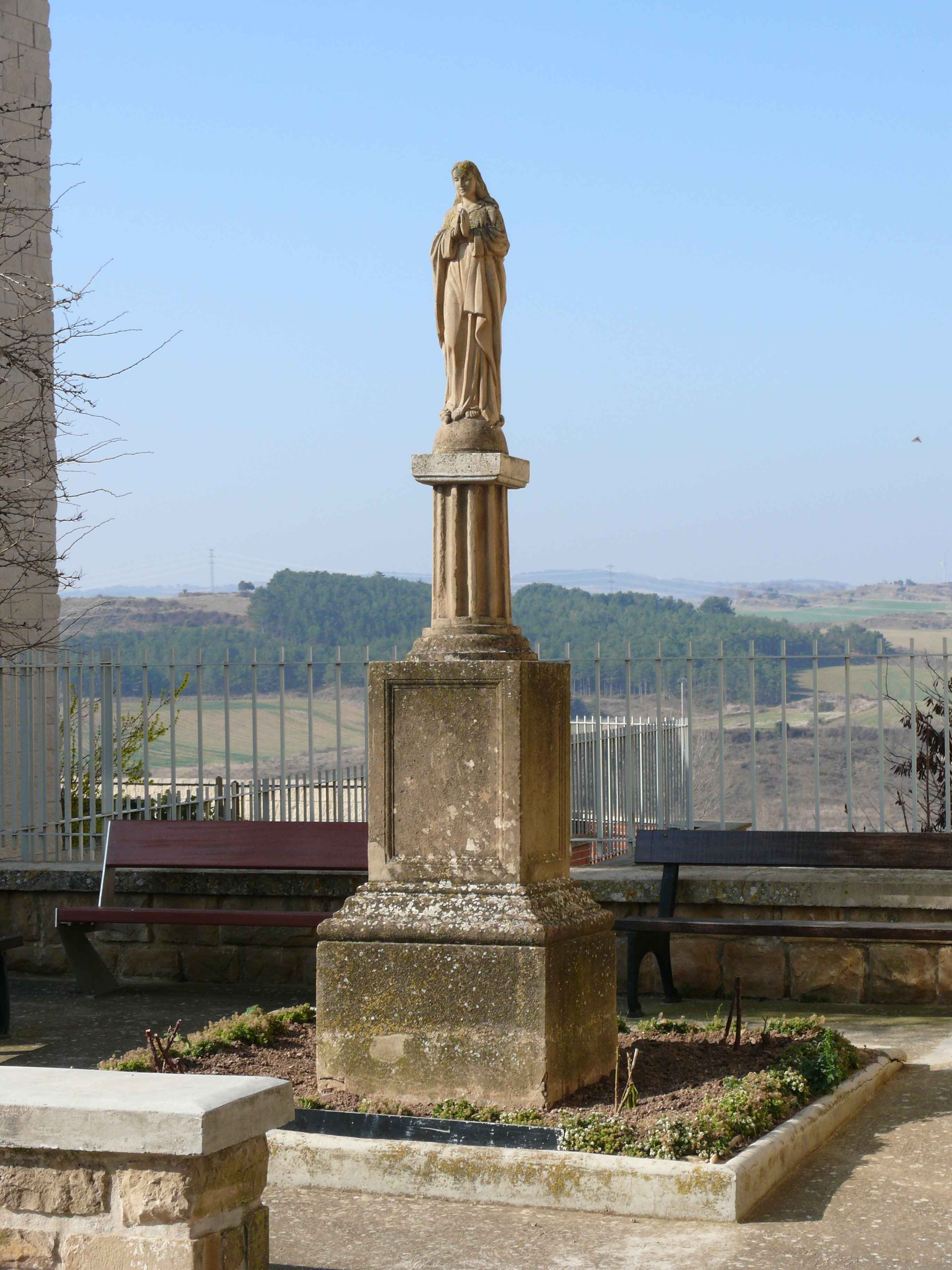 Imagen de Santa Elena, junto a la residencia. (JAV)