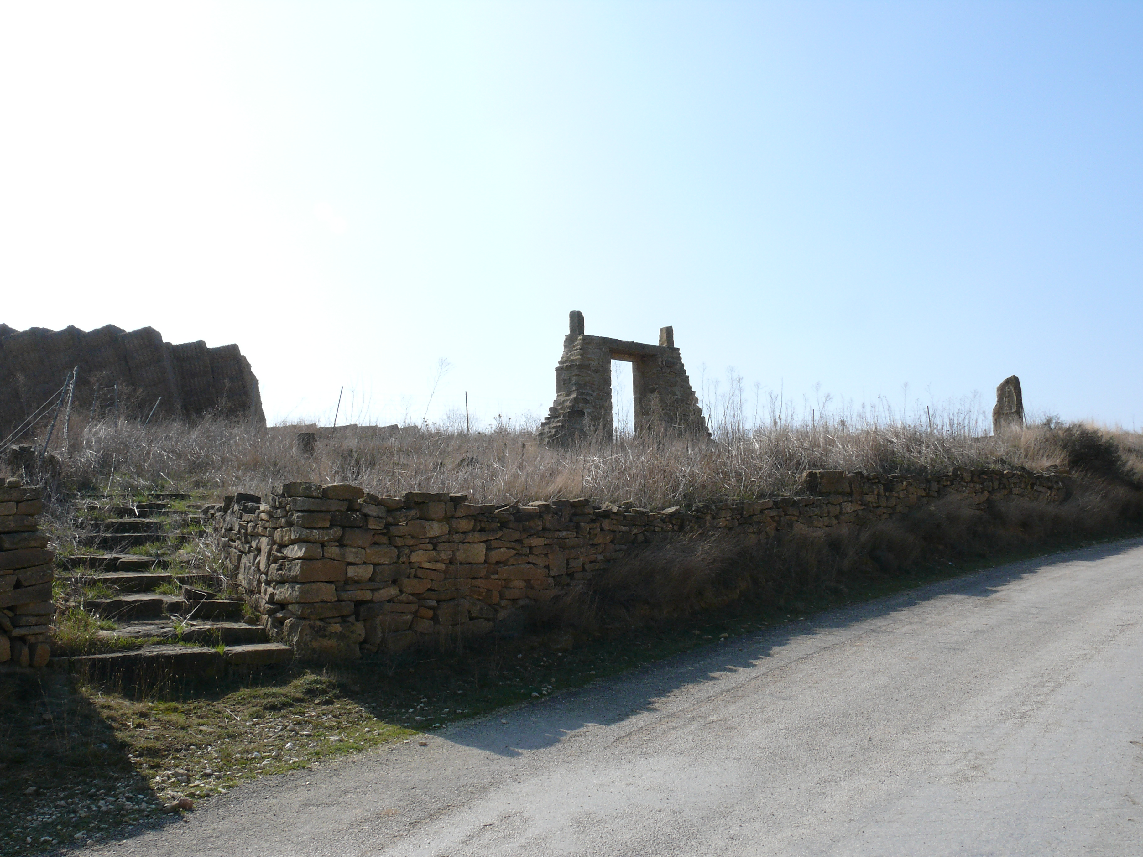 Restos de la ermita dedicada a San Miguel. (JAV)