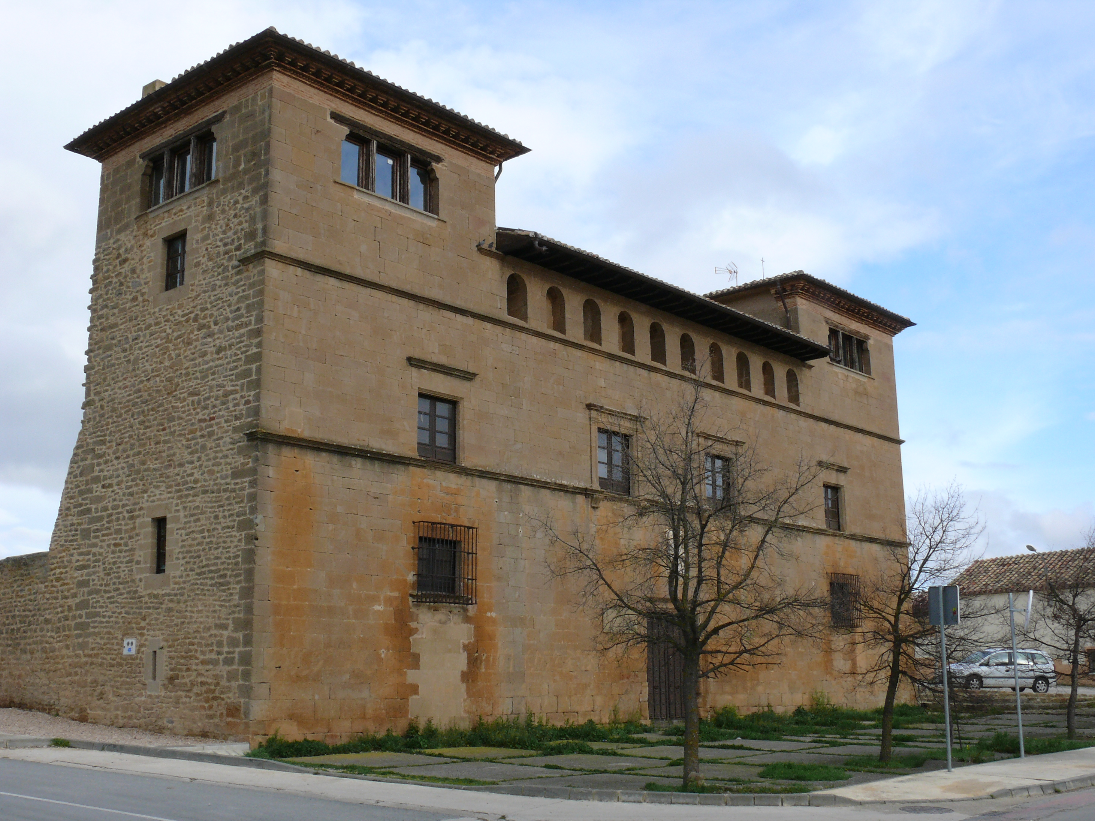Otra vista del palacio donde nació, en el año 1492, D. Martín de Azpilcueta, conocido como el Doctor Navarro. Insigne canonista. (JAV)