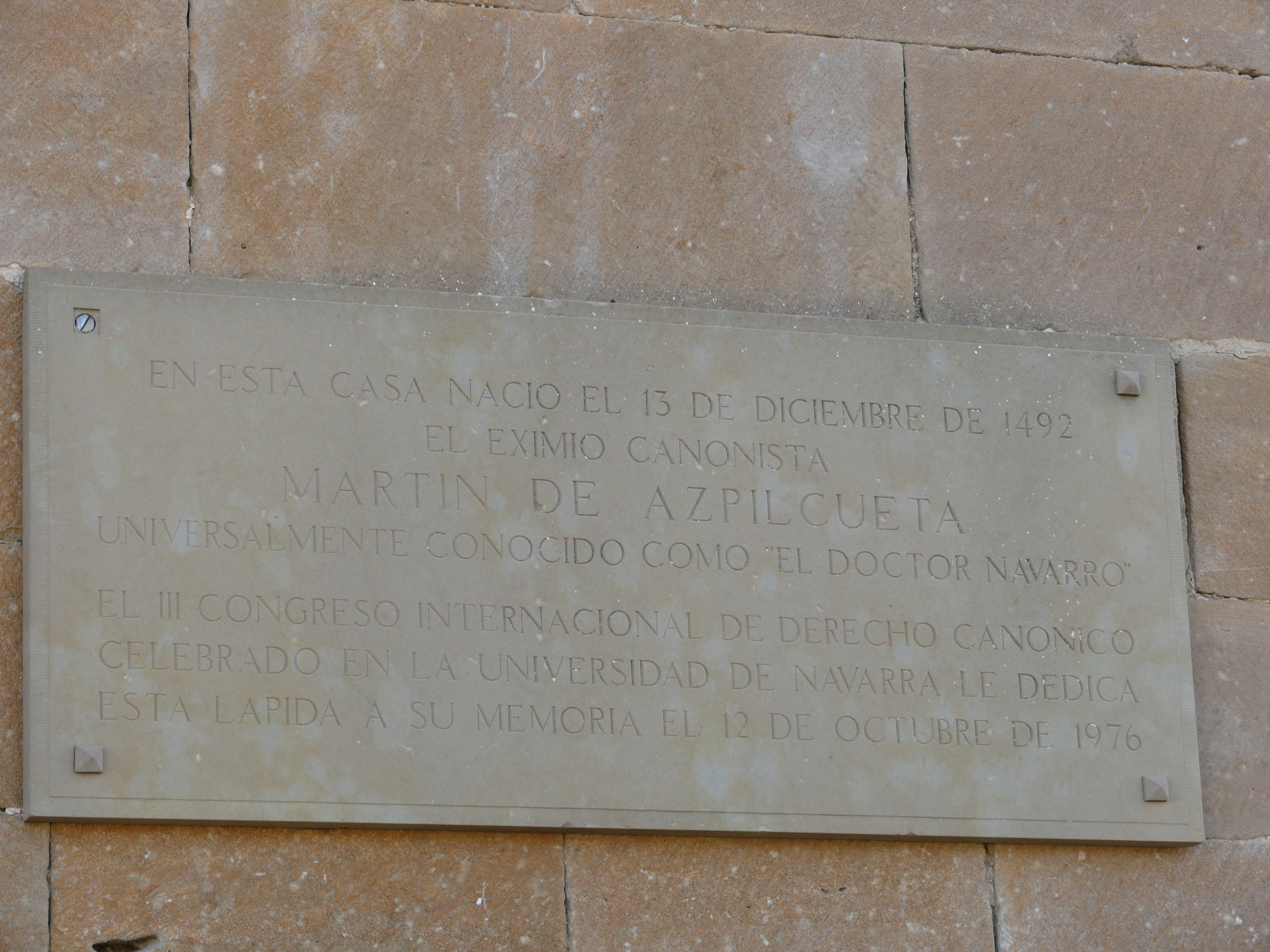 Placa conmemorativa, en memoria del Doctor Navarro. (JAV)