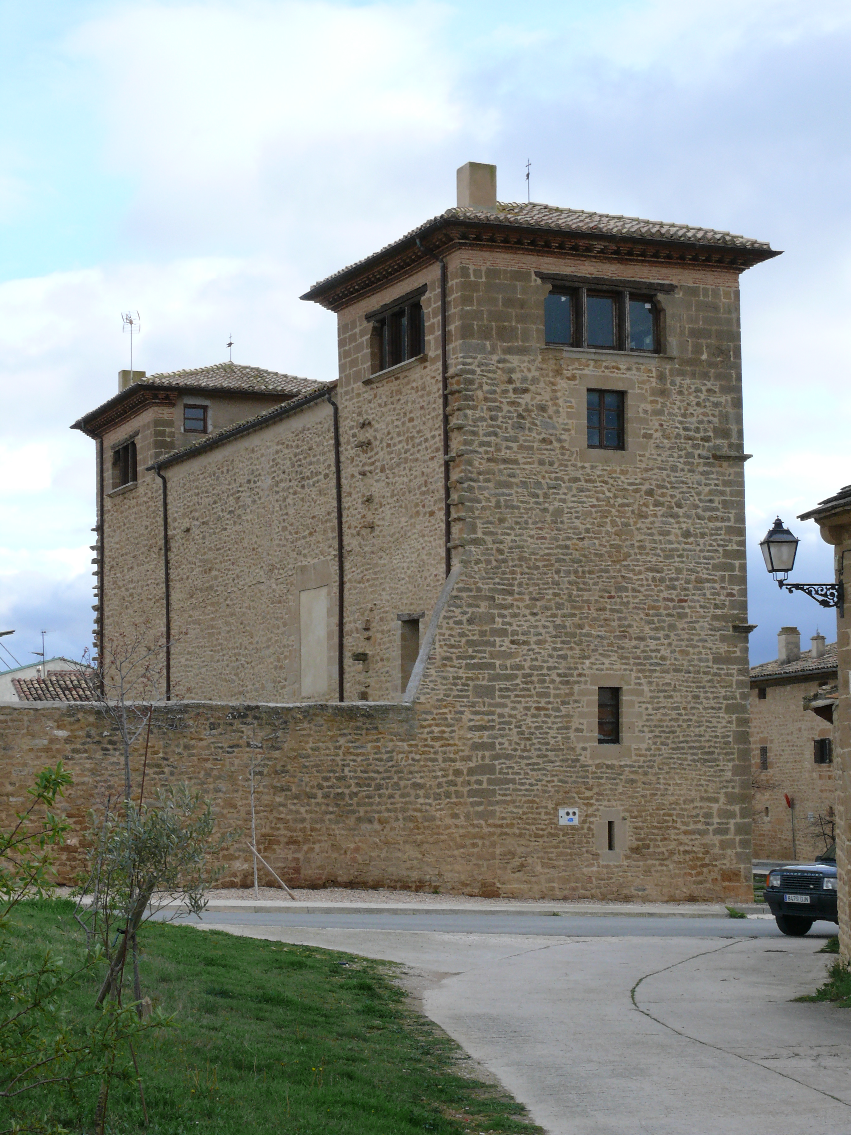 Otra vista del palacio, del cual unicamente se conserva este ala. (JAV)