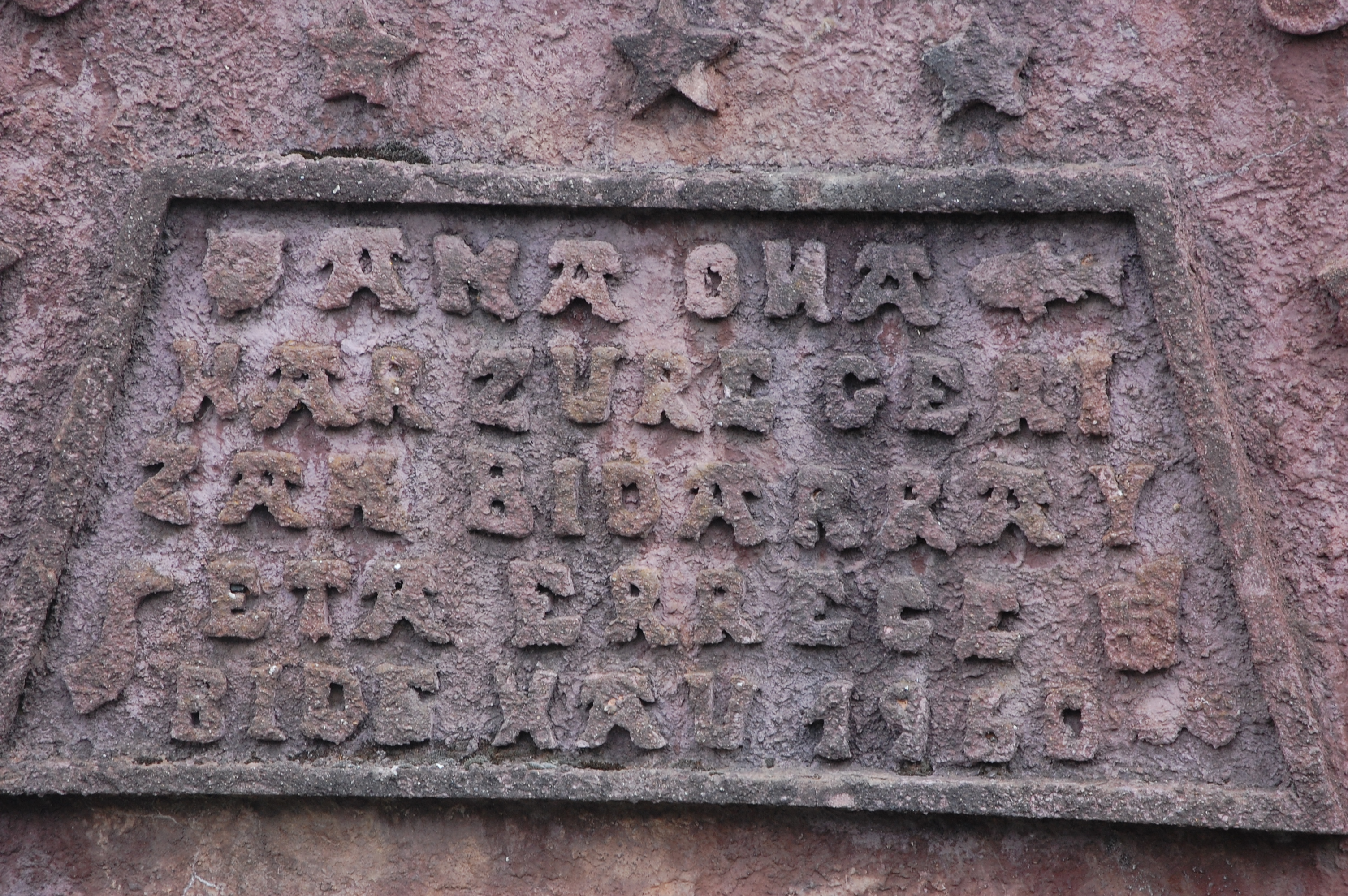 Detalle de la cruz en el Camino de Santiago