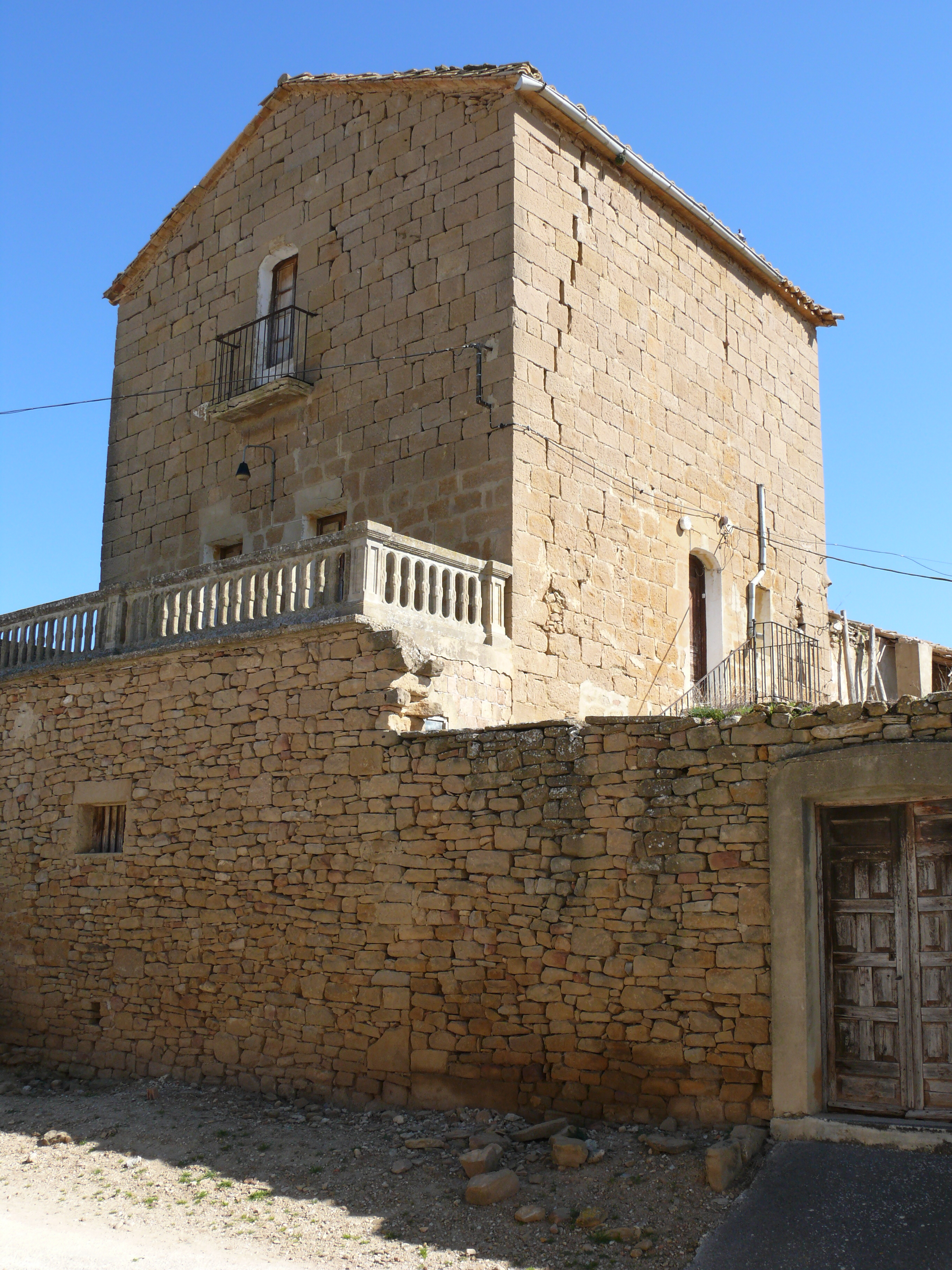 Calle Auzolán, 5. Edificio conocido como la Torre. Resto de la torre defensiva del palacio de Garínoain. (JAV)