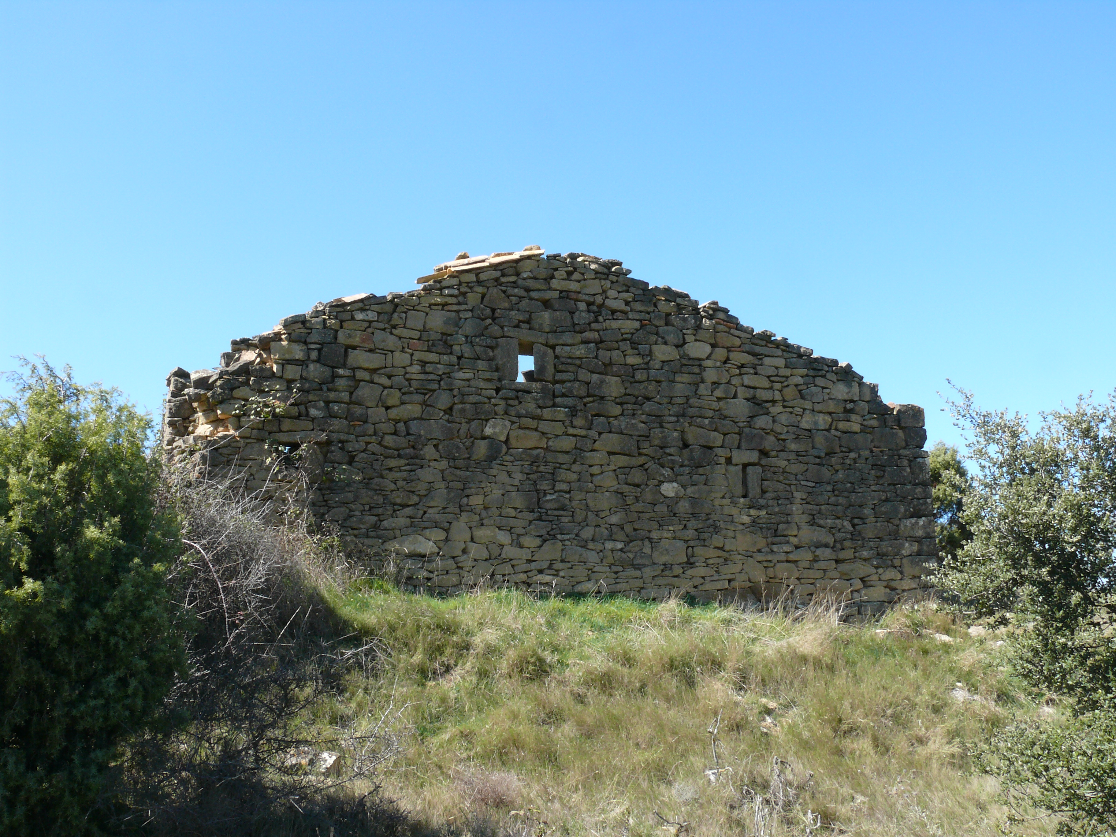 Paredón del corral. Unico resto en pie. (JAV)