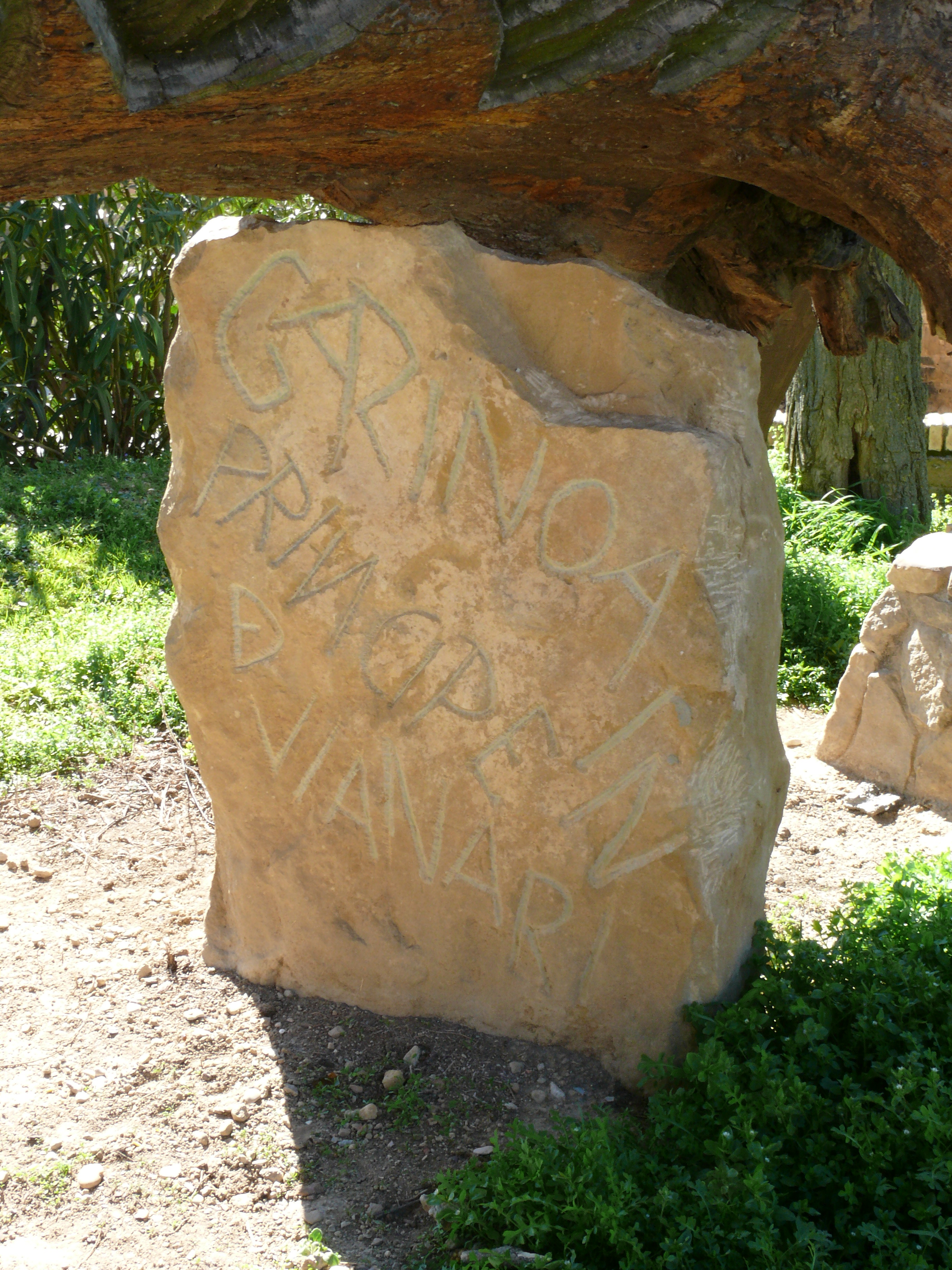 Dedicatoria en uno de los pies de la obra. (JAV)