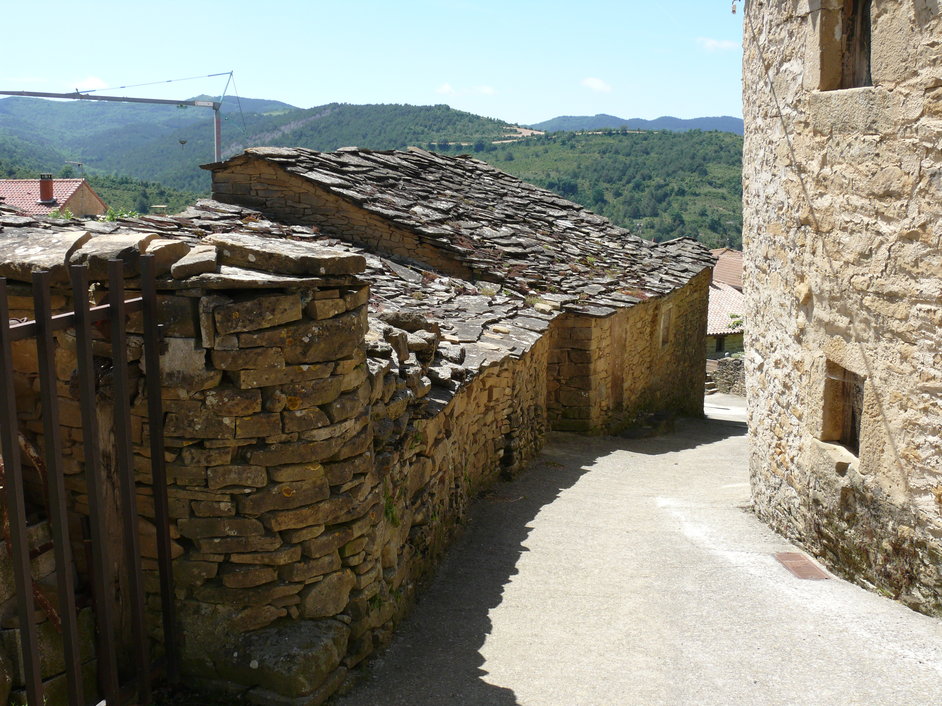 Más tejados de losa. (Imagen JAV)