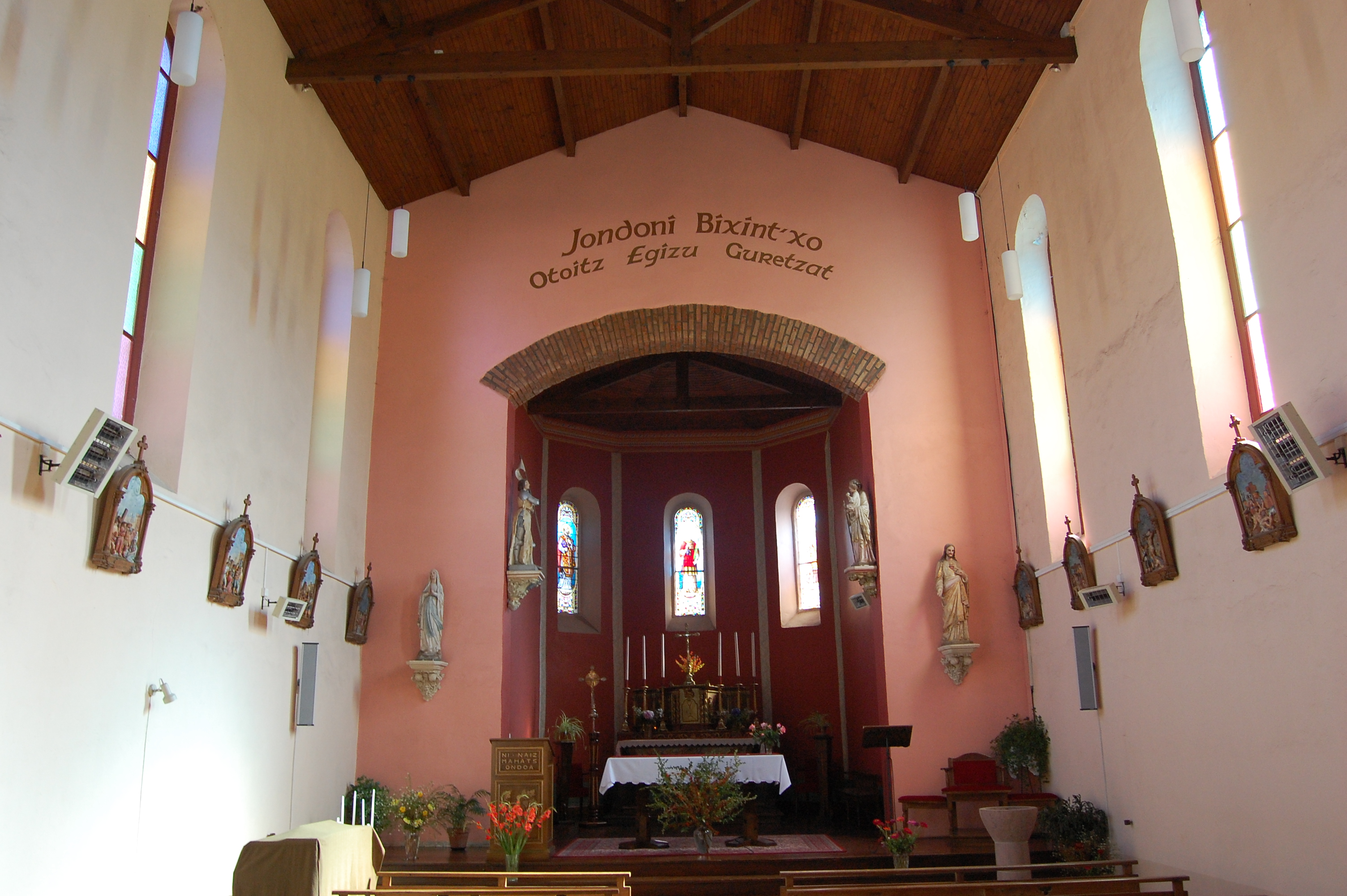 Interior de la iglesia