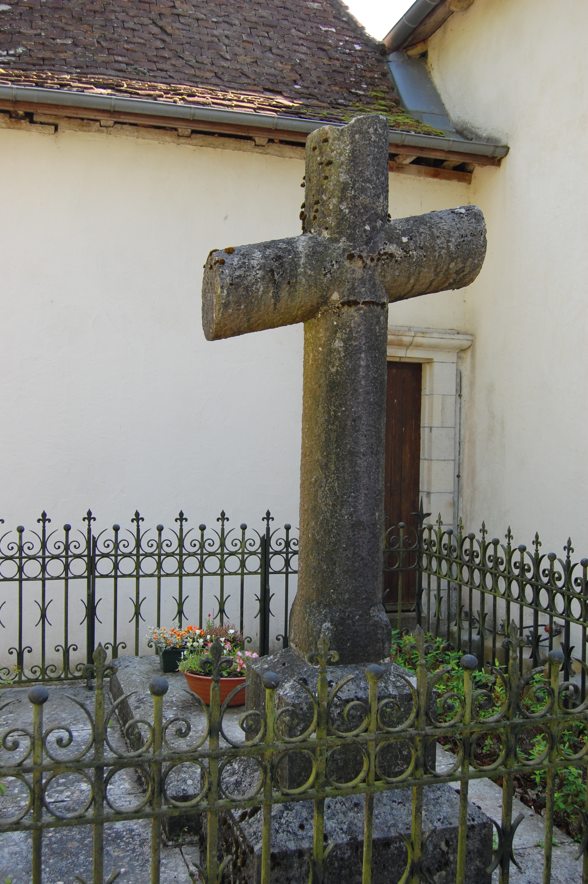 Tumba en el cementerio de Sumberraute