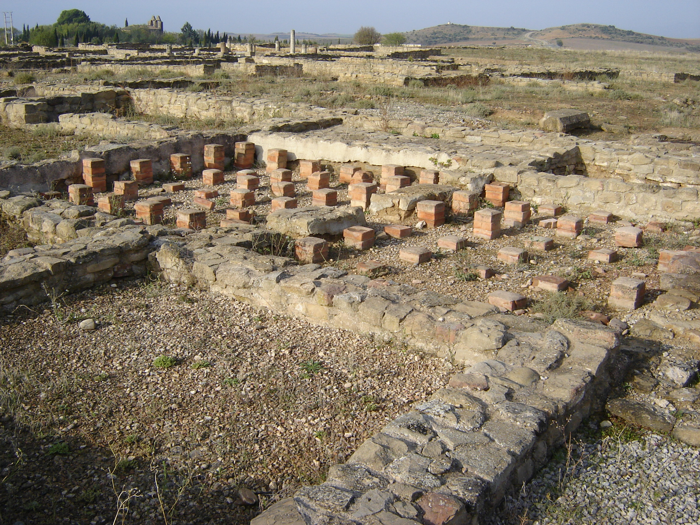 Columnillas (pilae) que sostenían el suelo de las salas templadas. (JAV)