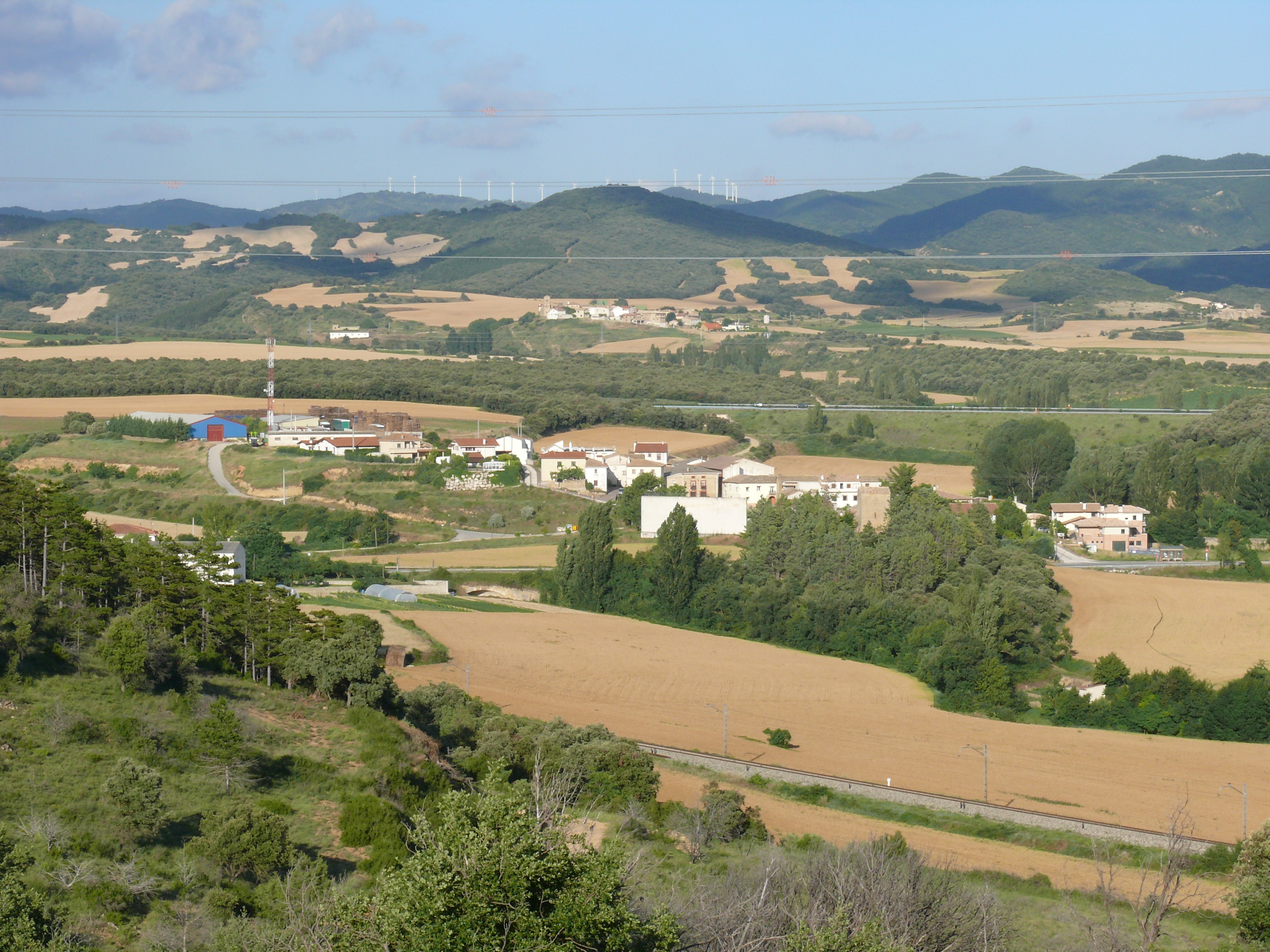 Vista general de Mendívil, desde el término de Carasol, en el límite con Barásoain. (JAV)