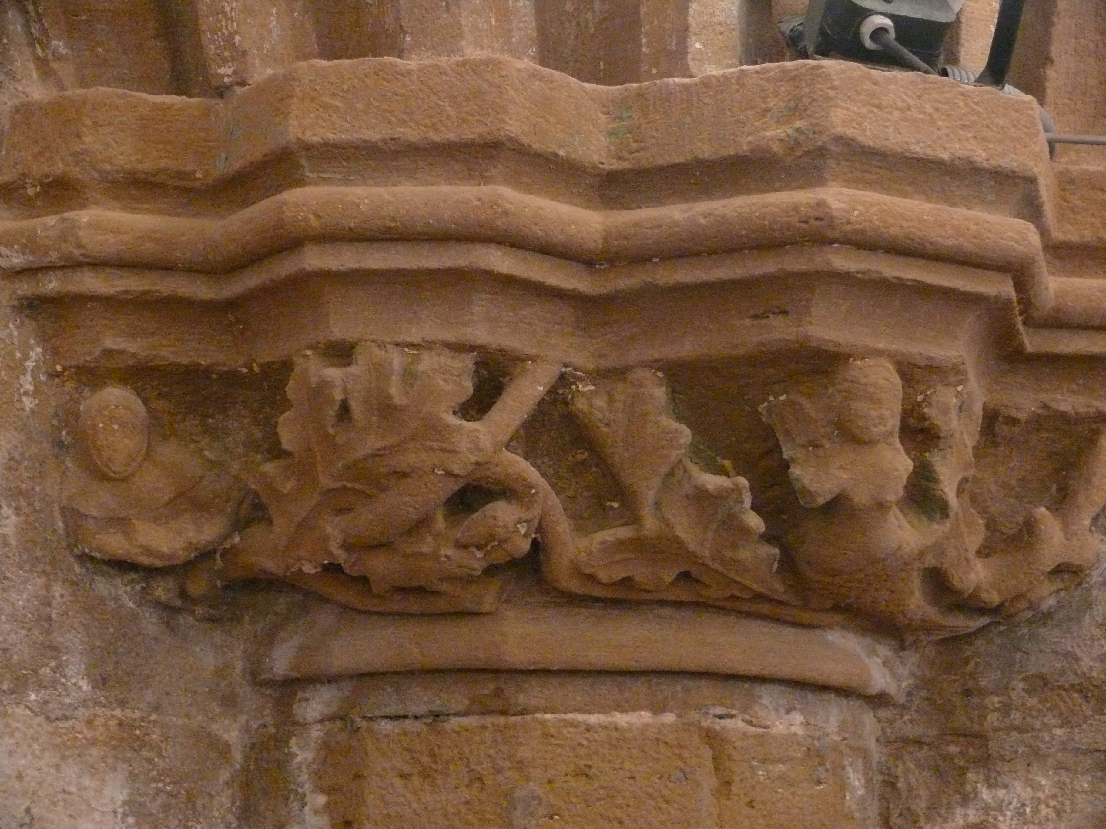 Capitel de la columna. (JAV)