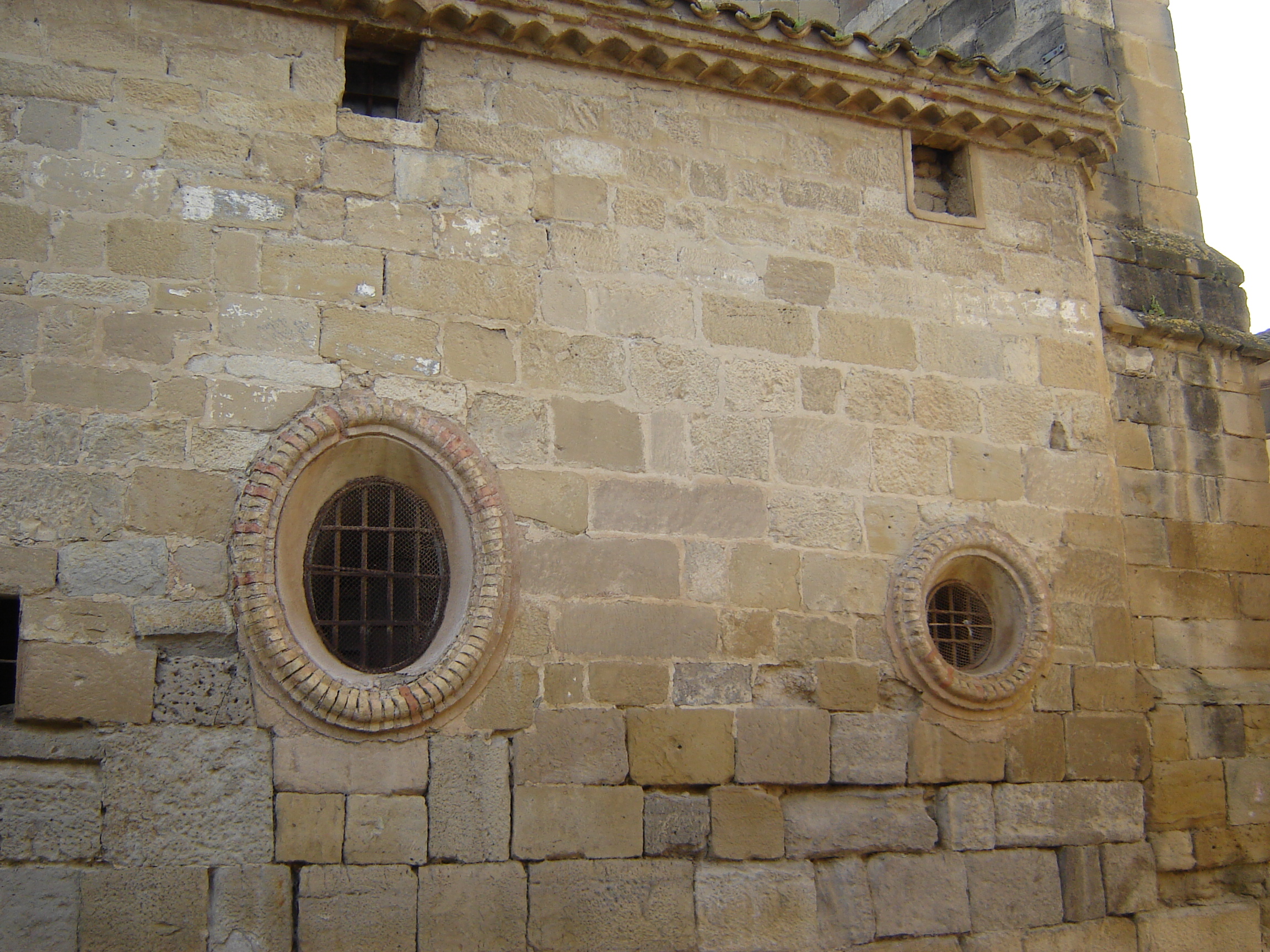 Detalle de los muros de la imagen anterior. Ventanas. (JAV)