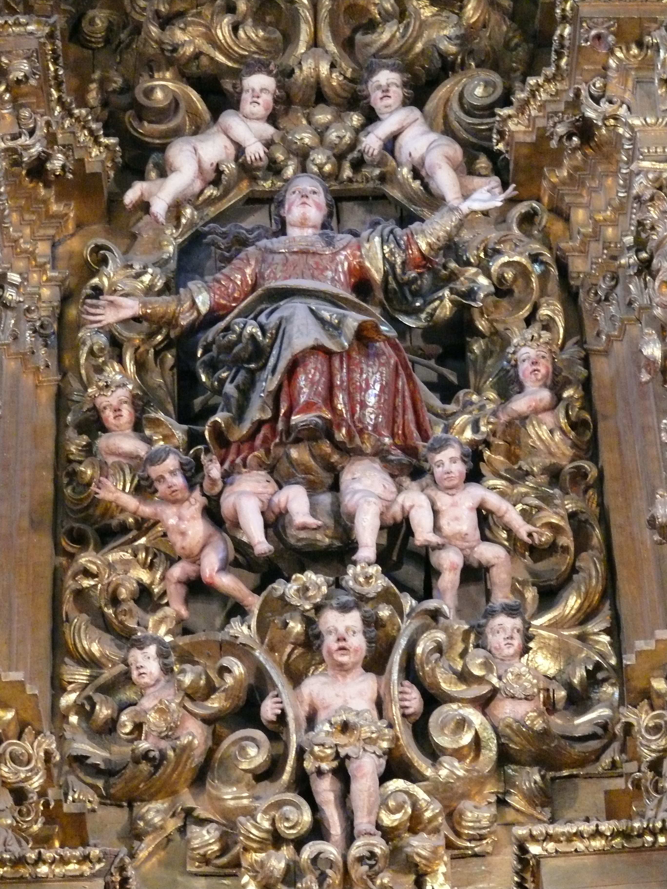 Detalle del ático. Representación de la Asunción de María. (JAV)