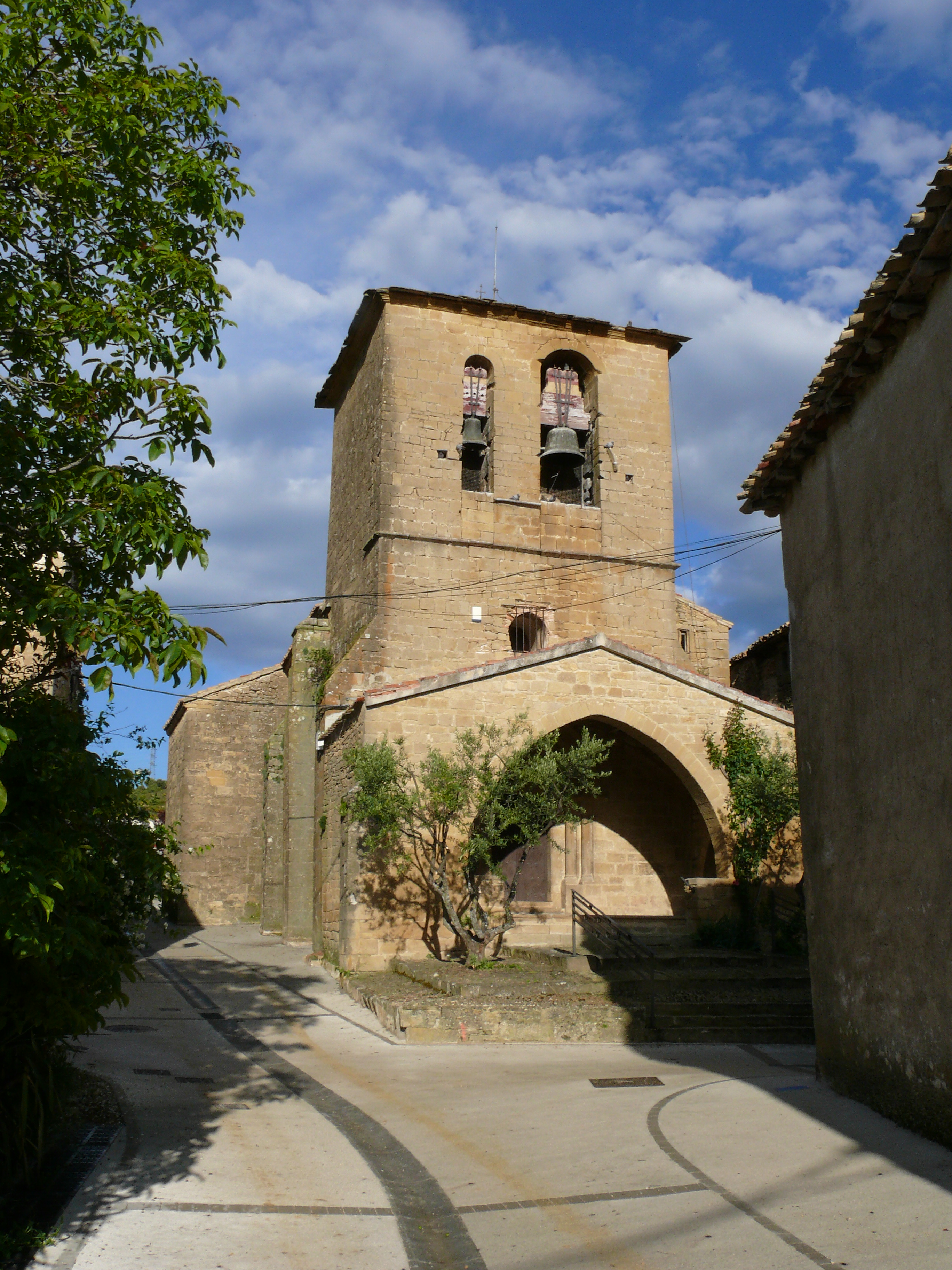 Parroquia de San Bartolomé de Olóriz, situada en la esquina de las calles Larrantxana y Labegaina.