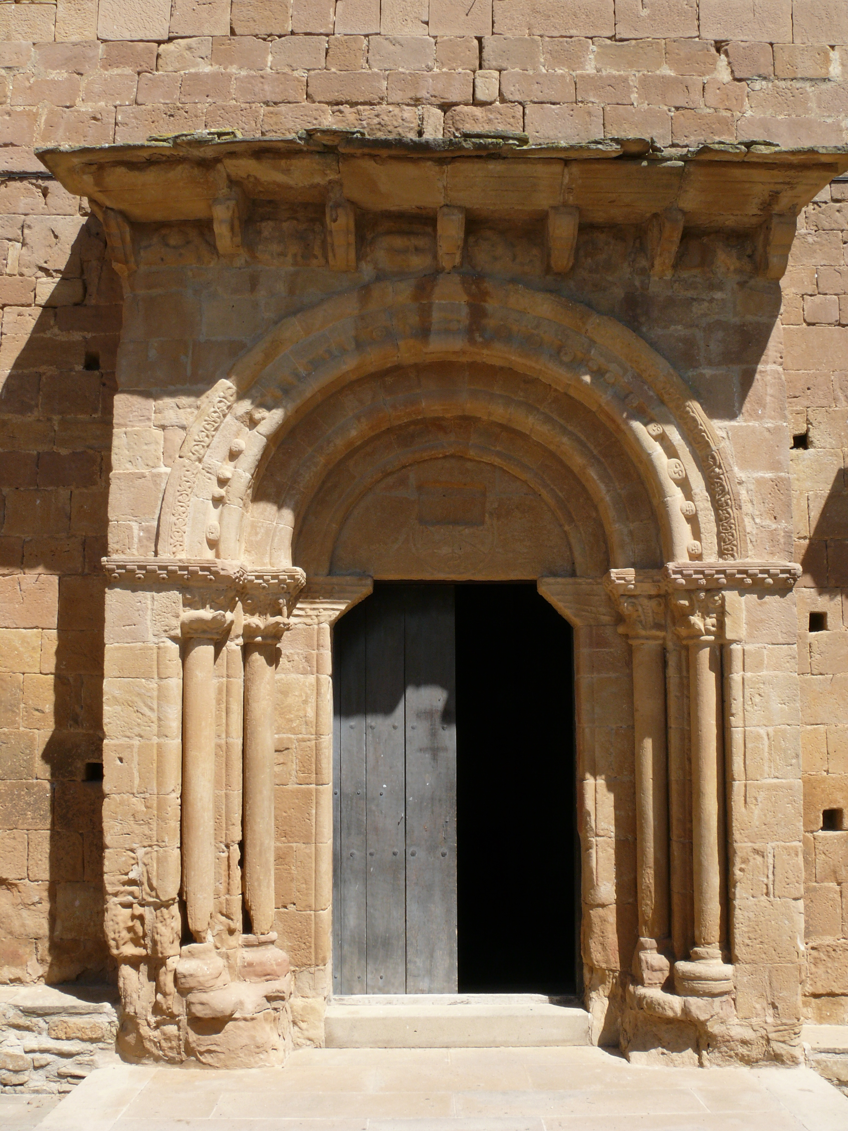 Entrada del edificio. (JAV)