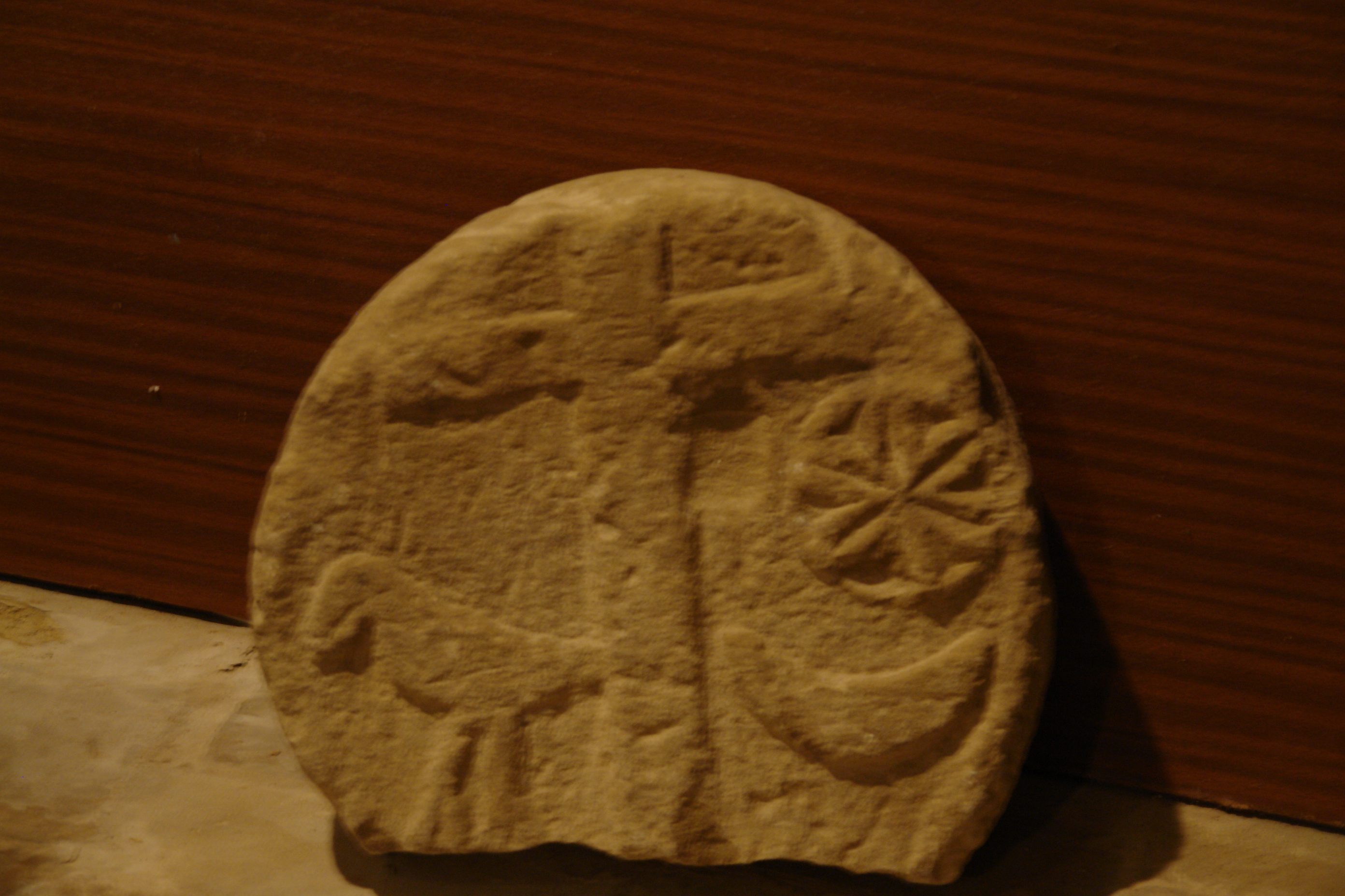 Canes del ábside, que representan una variada colección de figuras