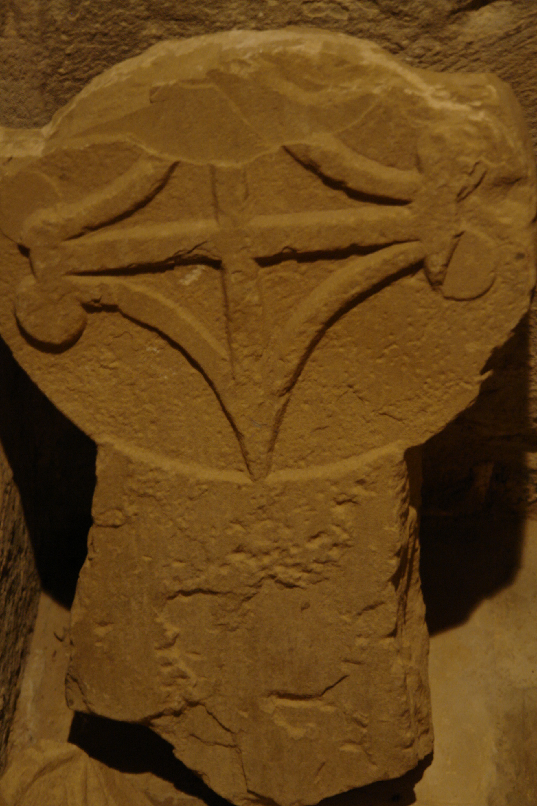 Canes del ábside, que representan una variada colección de figuras