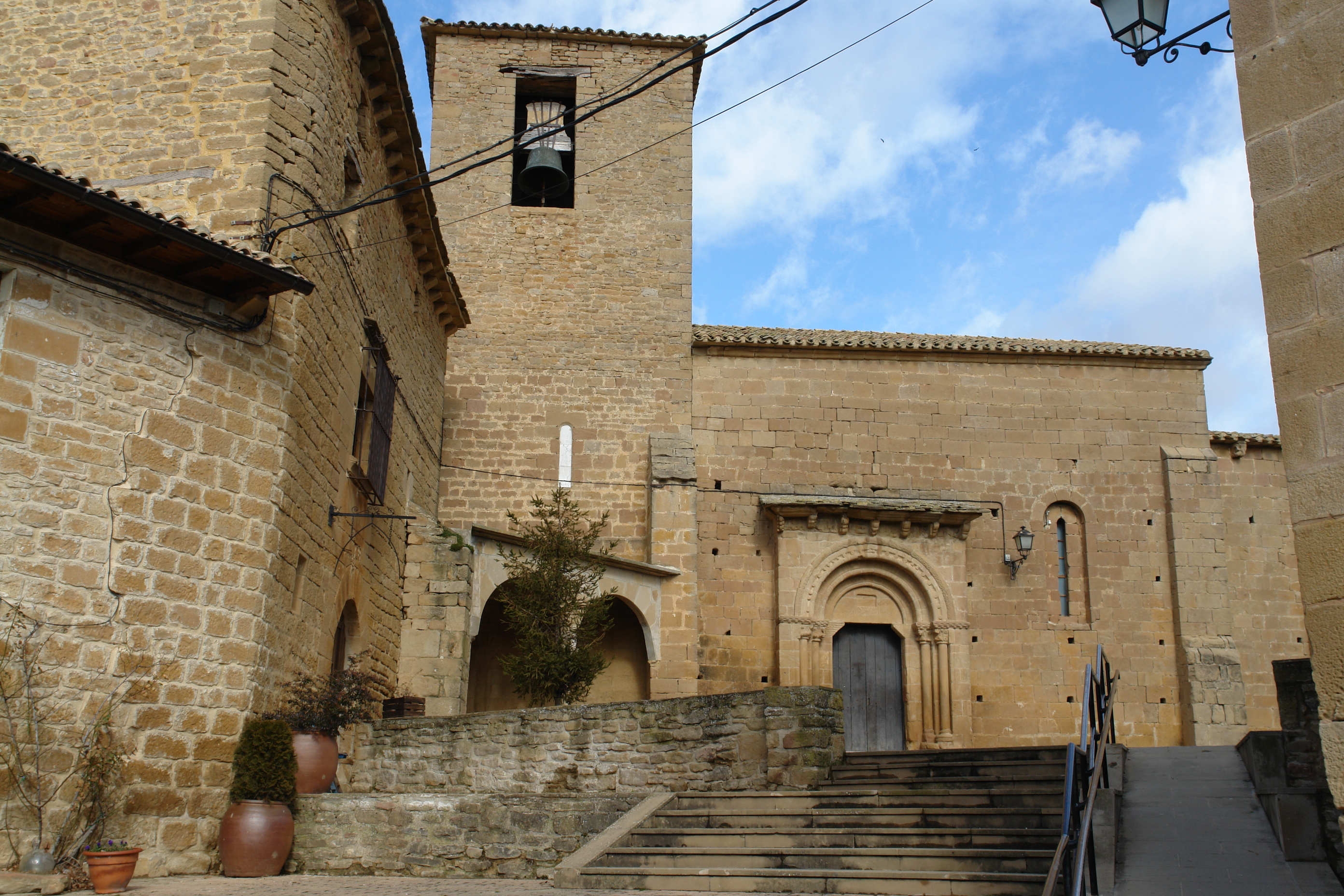 Canes del ábside, que representan una variada colección de figuras