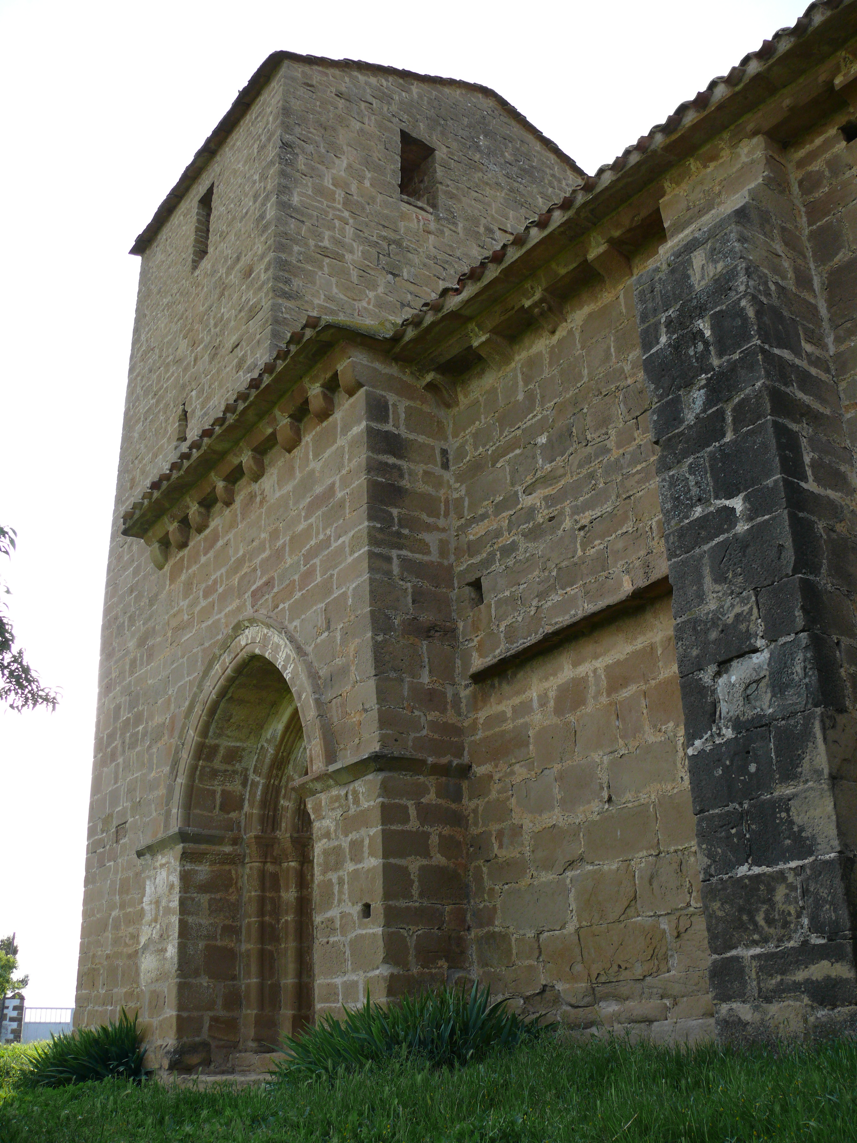Lateral de la iglesia. (JAV)