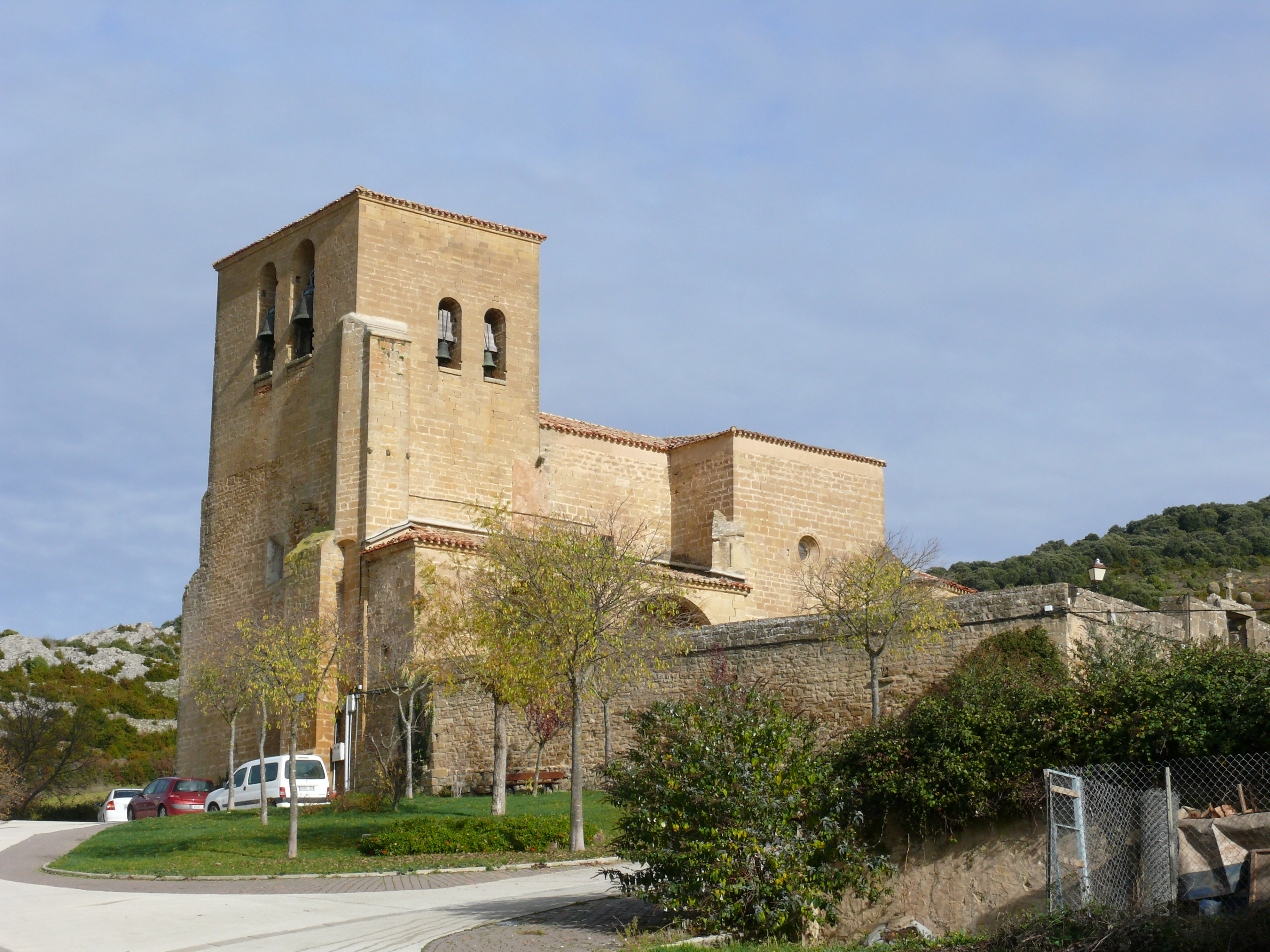 Otra vista de la iglesia, desde la calle San Millán. (JAV)