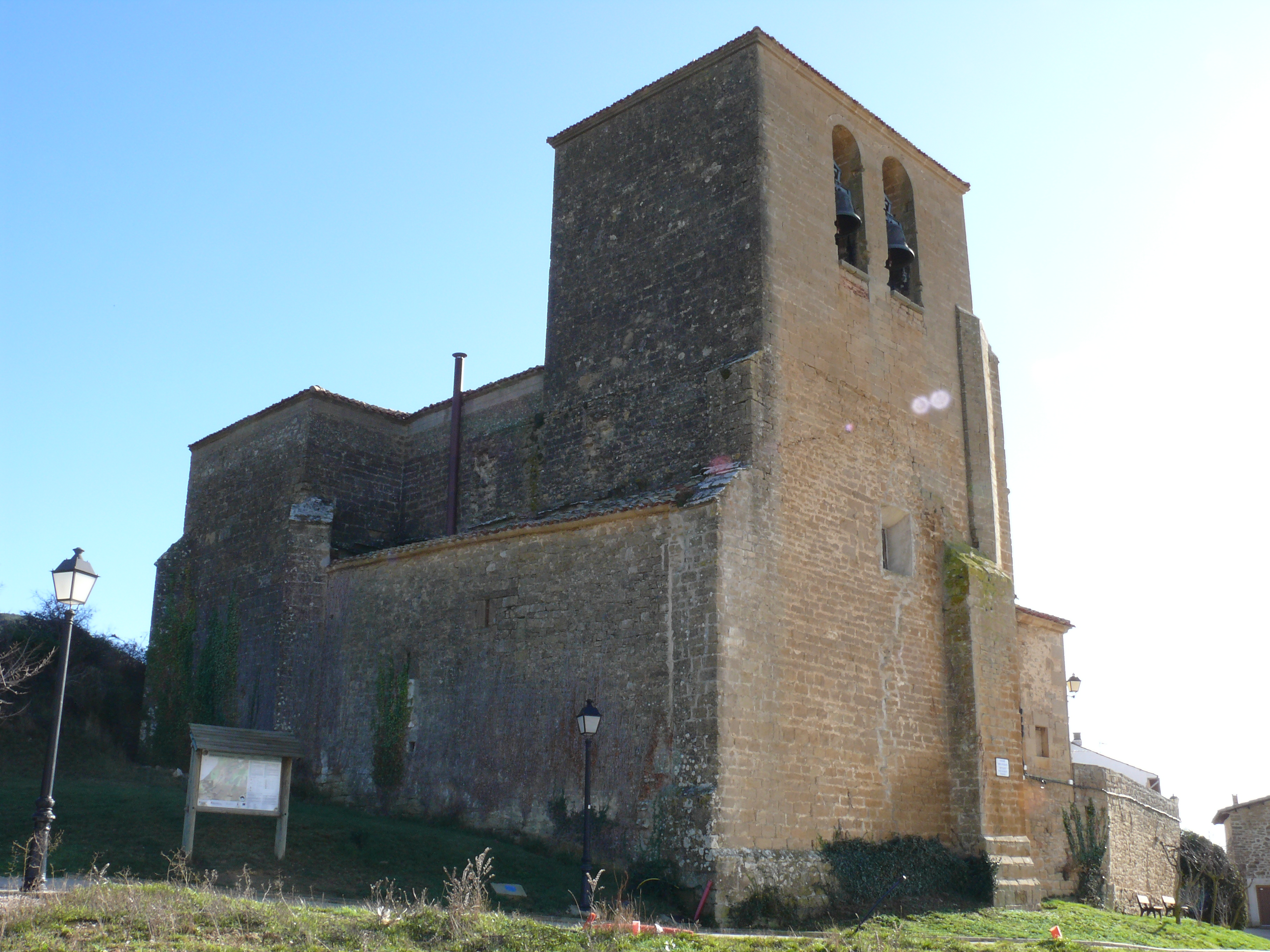 Exterior del lado del Evangelio. (JAV)